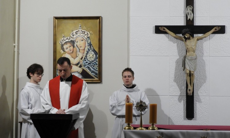 Przez krzyż i mękę Swoją…