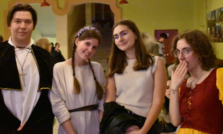 Ach, zapraszamy na bal...