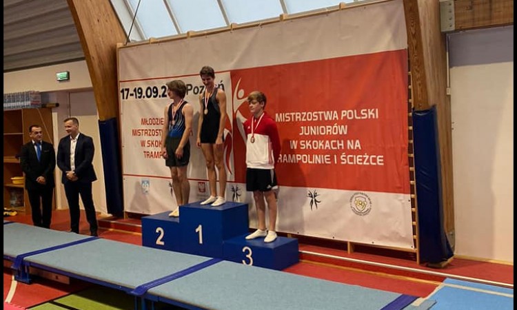 Mateusz Kafel z 2d wicemistrzem Polski Juniorów w skokach na trampolinie i ścieżce