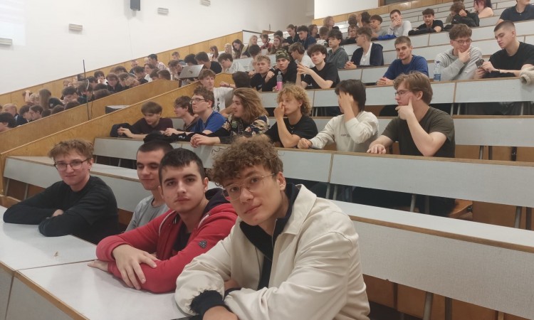 Zakręcony  świat fizyki